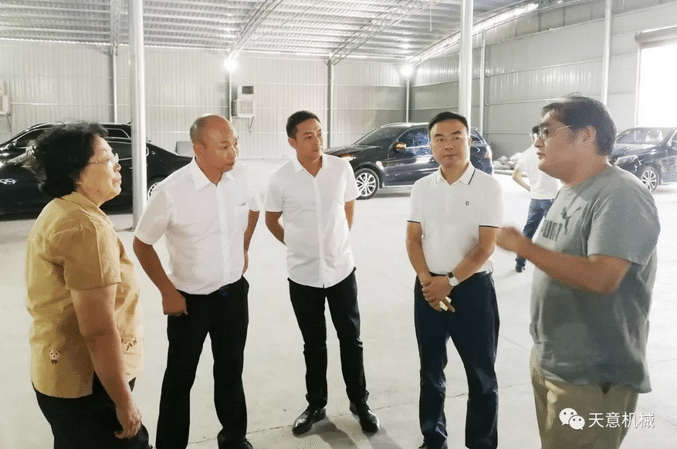 中國(guó)循環(huán)經(jīng)濟(jì)墻材革新工作委員會(huì)會(huì)長(zhǎng)暨天意機(jī)械董事長(zhǎng)劉洪彬受邀考察調(diào)研湖南企業(yè)