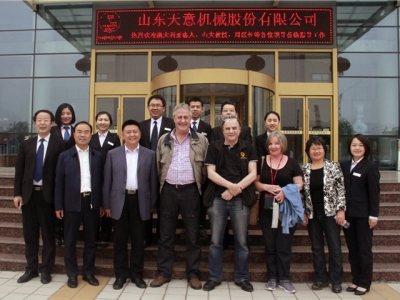 歡迎澳大利亞外賓、山大教授、周區(qū)長(zhǎng)等領(lǐng)導(dǎo)一行蒞臨公司參觀(guān)指導(dǎo)