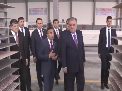 塔吉克斯坦總統(tǒng)拉赫蒙視察天意機(jī)械塔吉克客戶項(xiàng)目現(xiàn)場