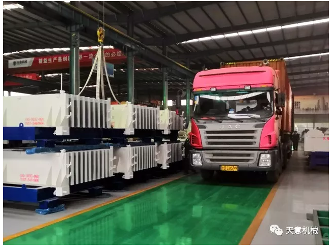 天意機械為柬埔寨客戶加工生產(chǎn)年產(chǎn)80萬平方輕質(zhì)墻板生產(chǎn)線成功裝車啟運！