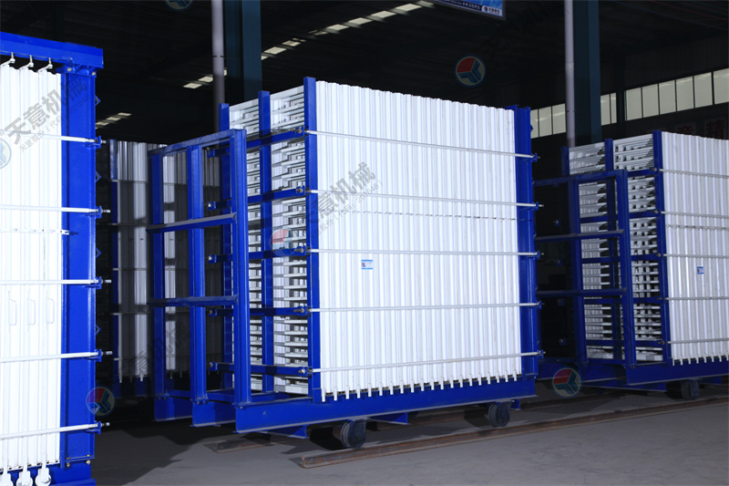 一次成型40塊板的復(fù)合墻板機(jī)，究竟有多好？